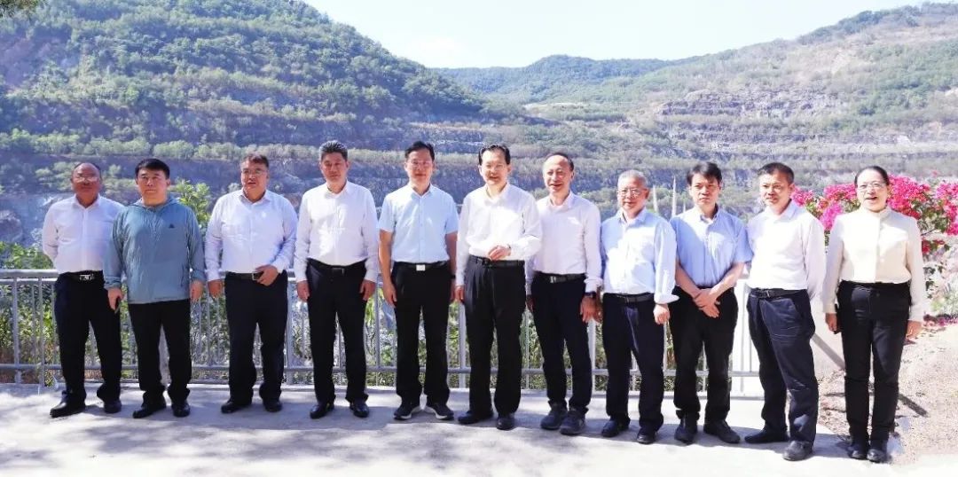 自然資源部到海南礦業(yè)開展新一輪找礦突破戰(zhàn)略行動專題調(diào)研3.jpg