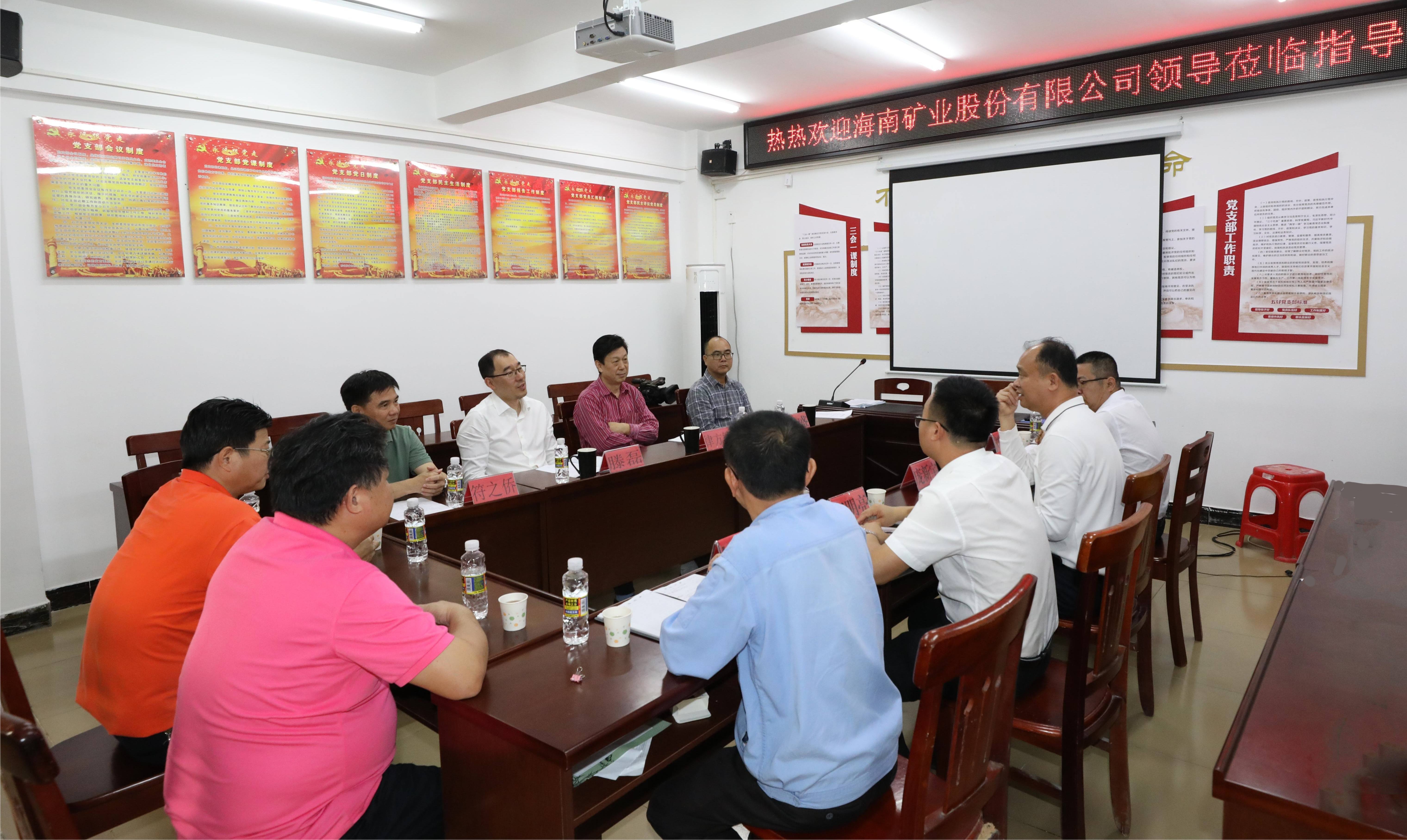 海南礦業(yè)總裁滕磊到興詩(shī)村開展調(diào)研與慰問(wèn)