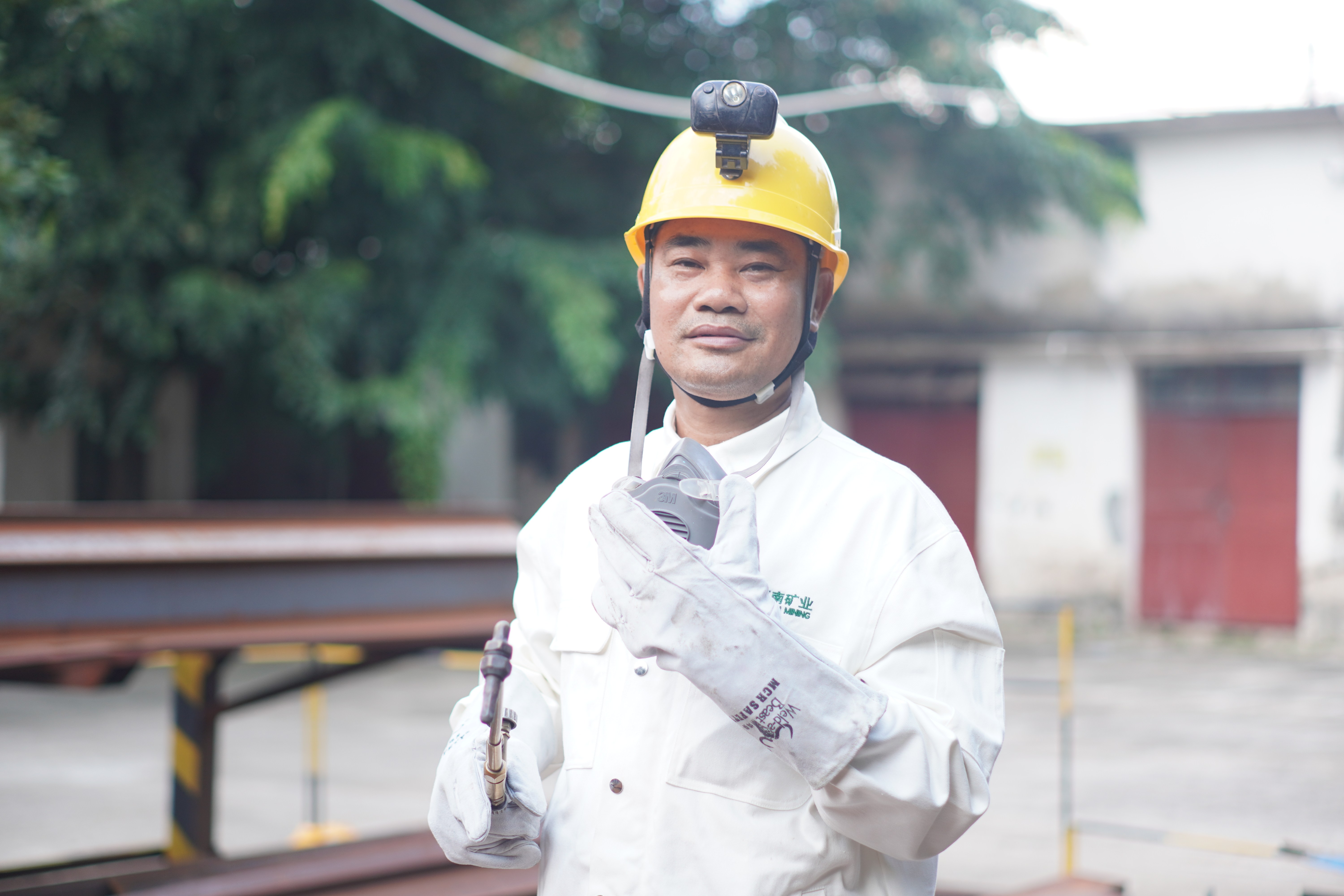 全國表彰！海南礦業(yè)員工李勇榮膺全國勞動模范