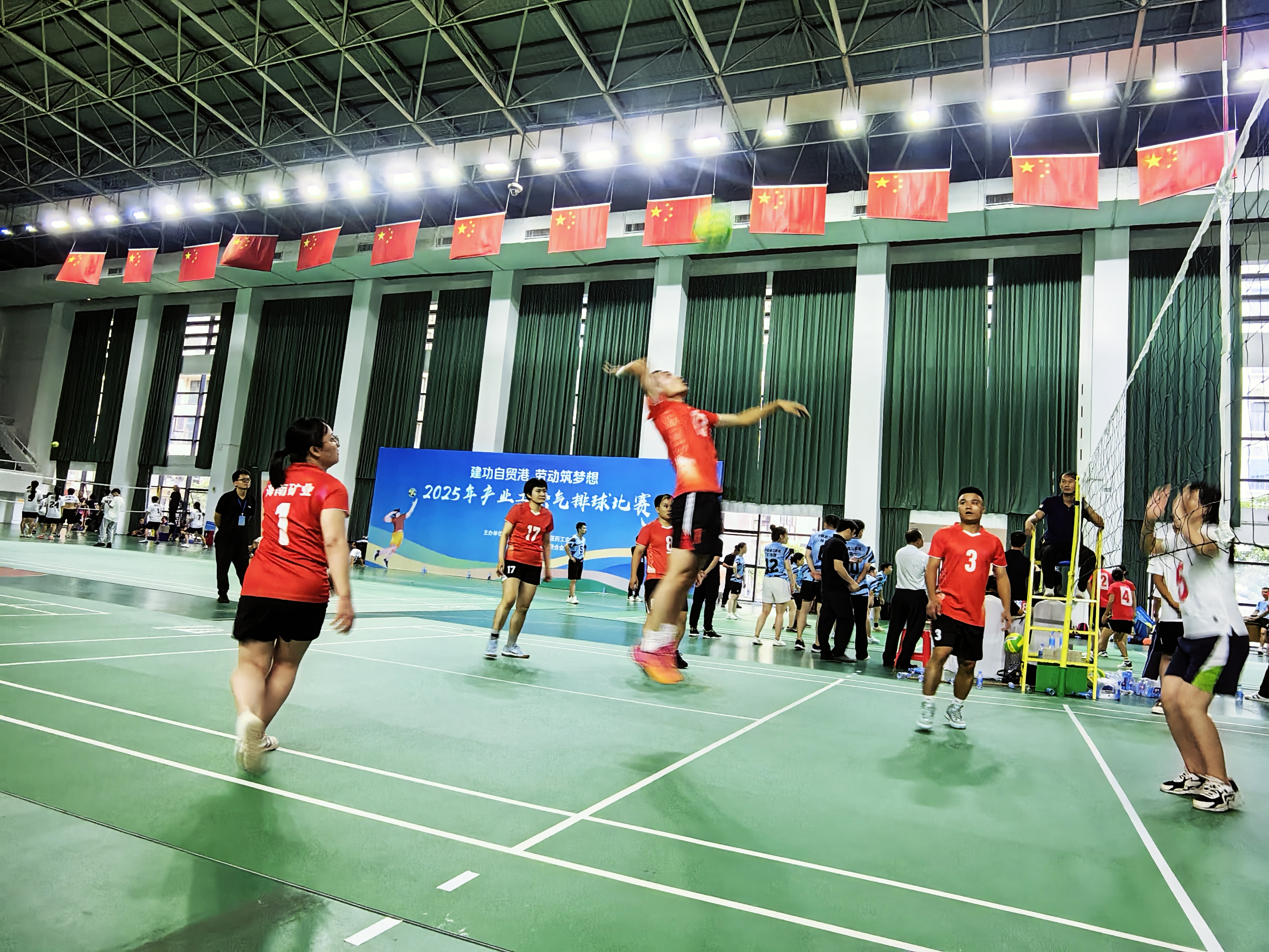 海南礦業(yè)參加海南省產(chǎn)業(yè)工會(huì)氣排球比賽獲“優(yōu)秀組織獎(jiǎng)”